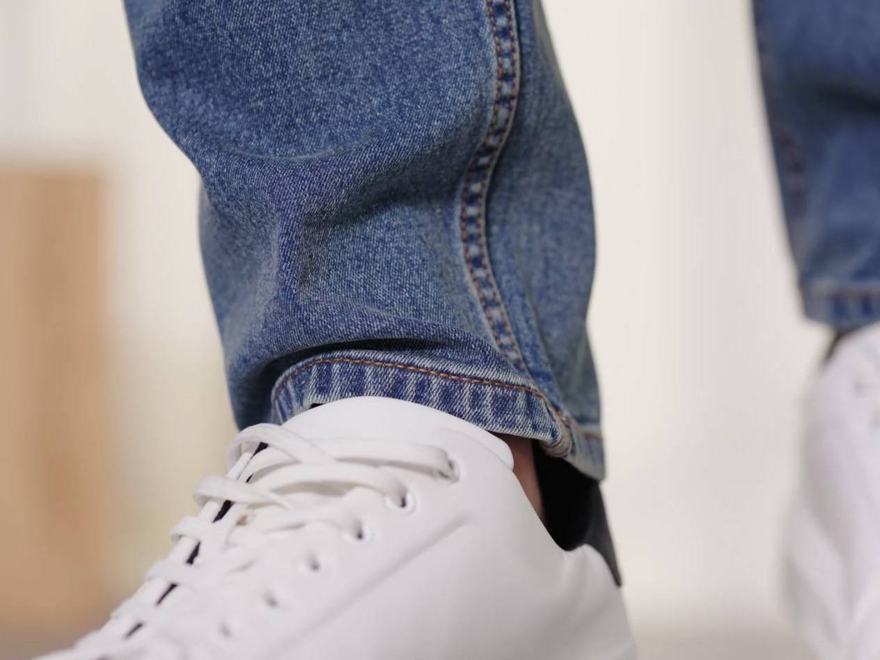 Jeans and white sneakers.