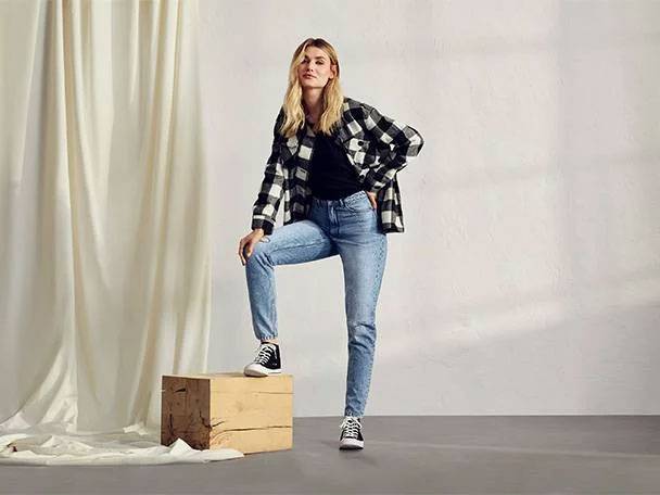 Jeans and plaid shirt.